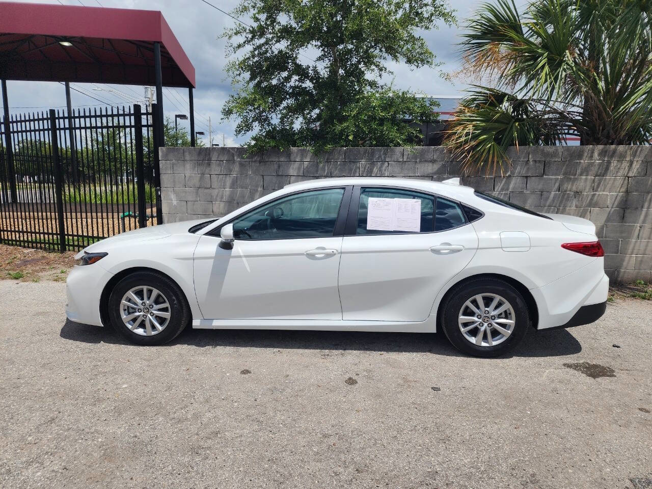 Used 2025 Toyota Camry LE image 5