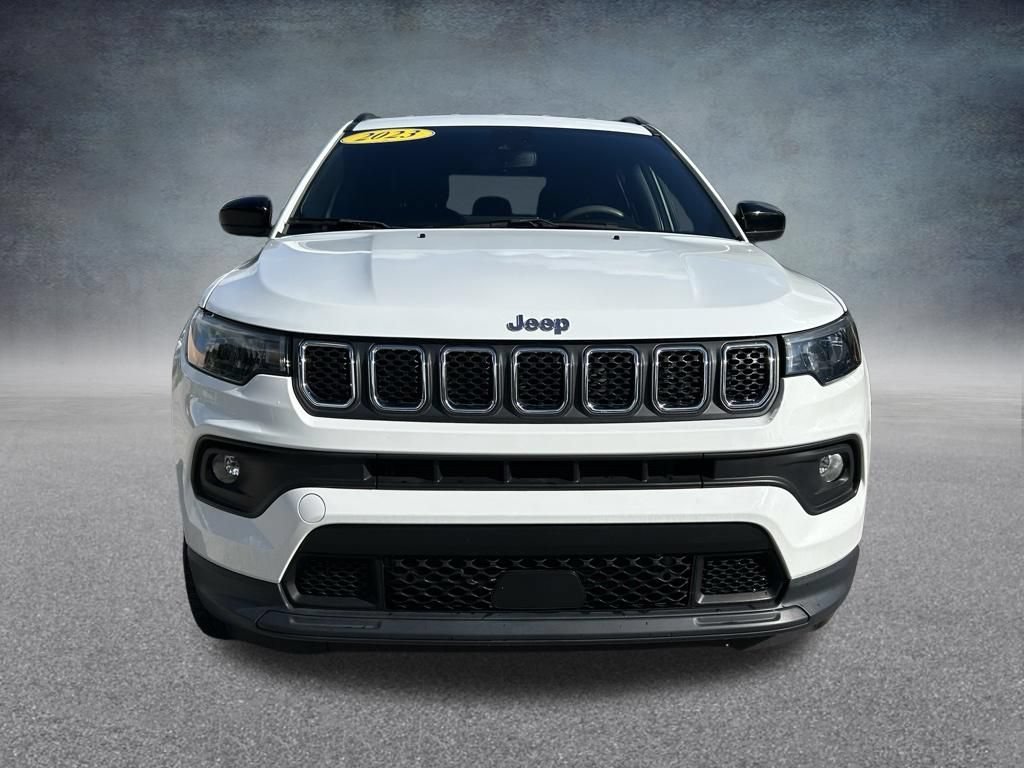 Used 2023 Jeep Compass Latitude AWD/4WD image 2