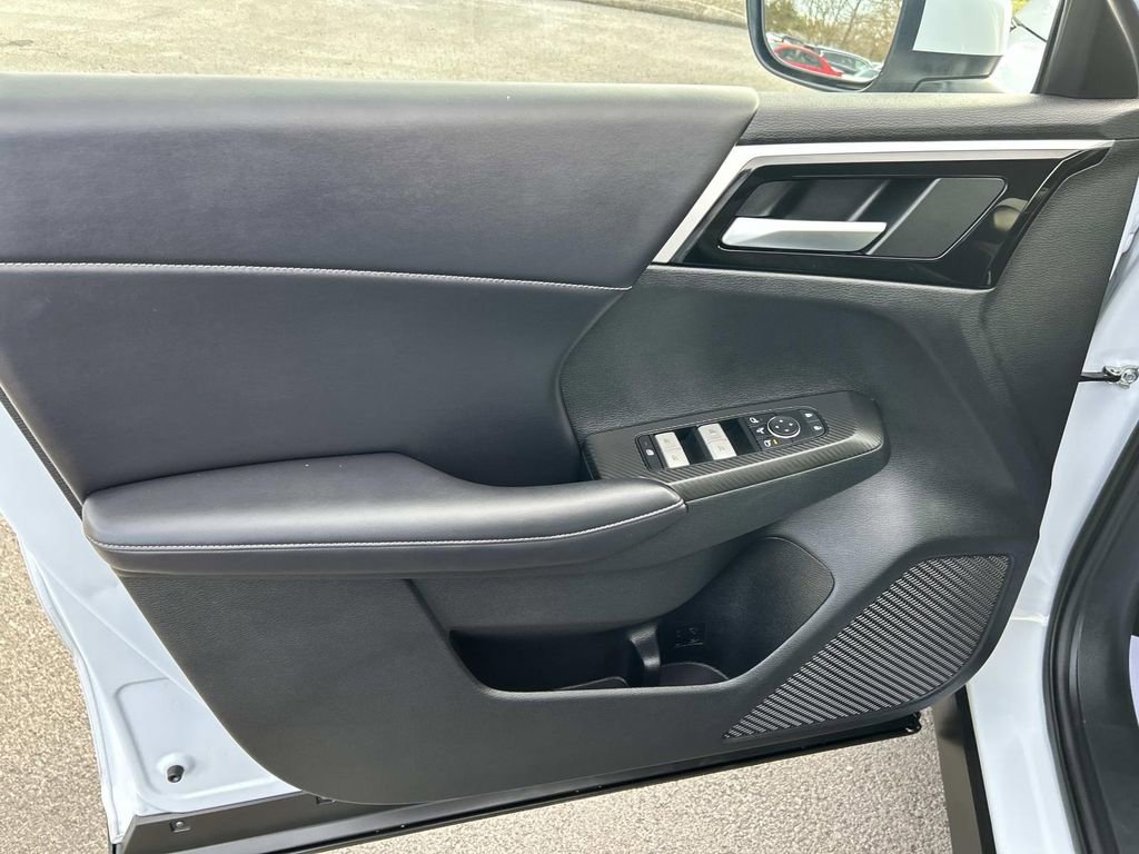 Used 2024 Mitsubishi Outlander SE image 25