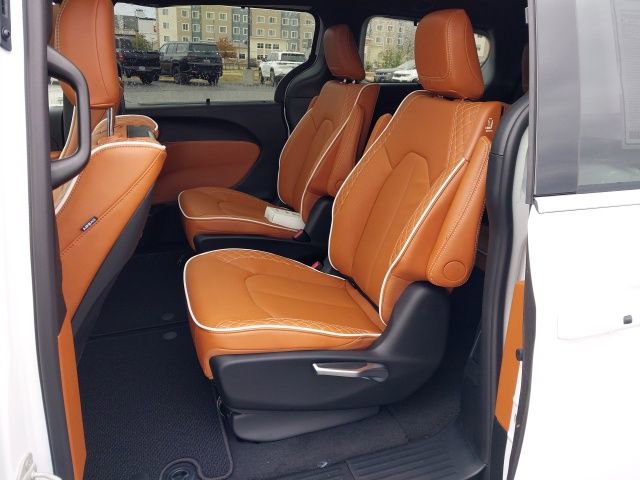 New 2026 Chrysler Pacifica Pinnacle image 7