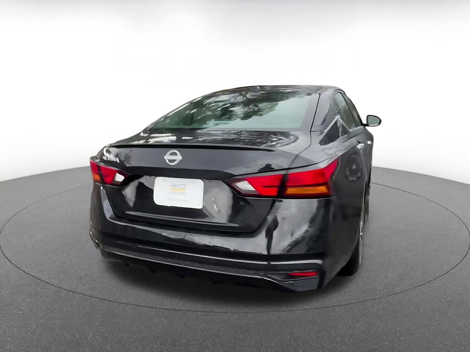 Used 2025 Nissan Altima 2.5 SV image 15