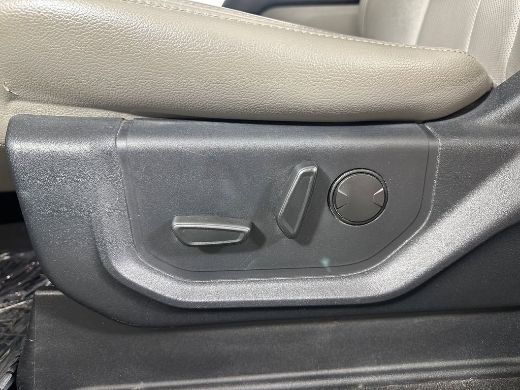 Used 2019 Ford F150 Lariat image 16