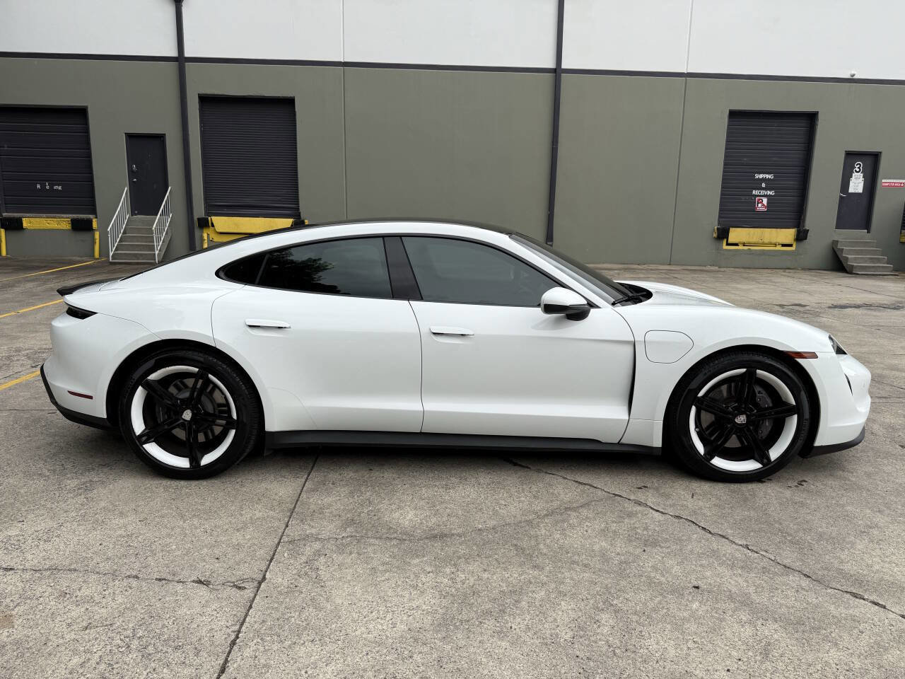 Used 2022 Porsche Taycan RWD image 4