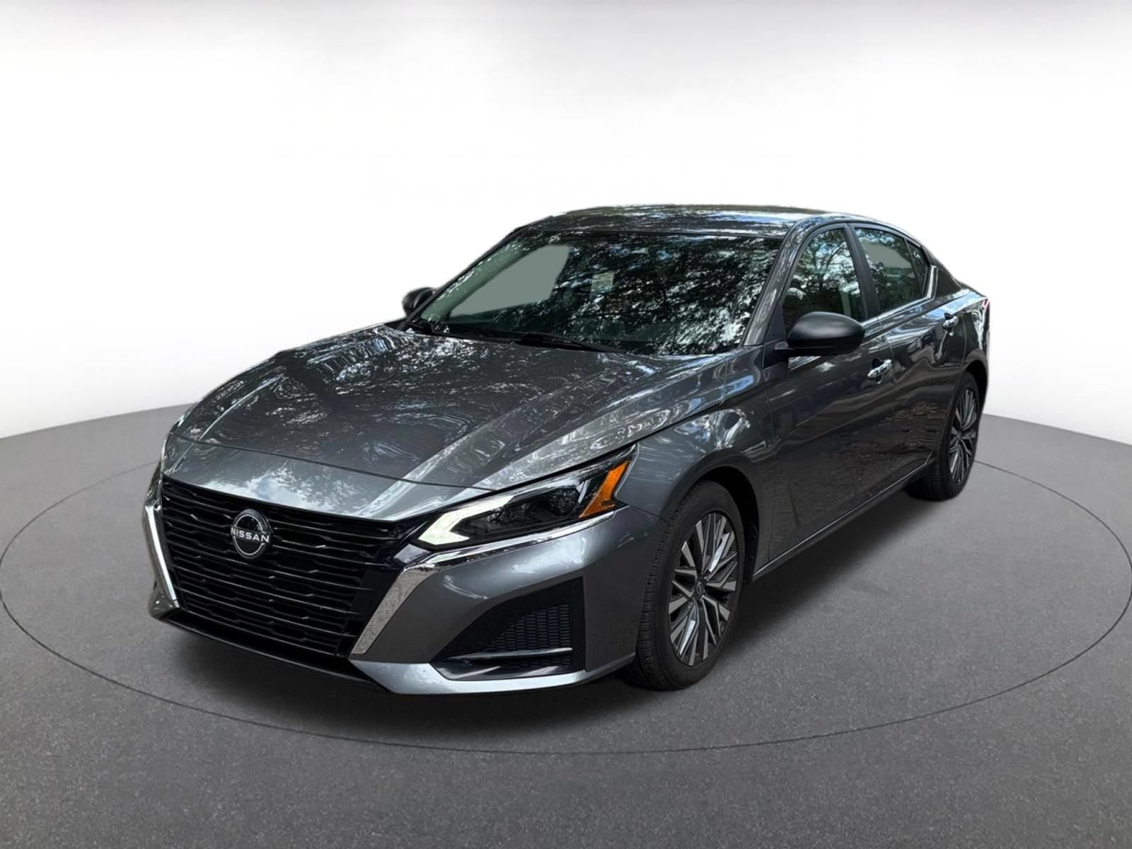 Used 2025 Nissan Altima 2.5 SV FWD image 3