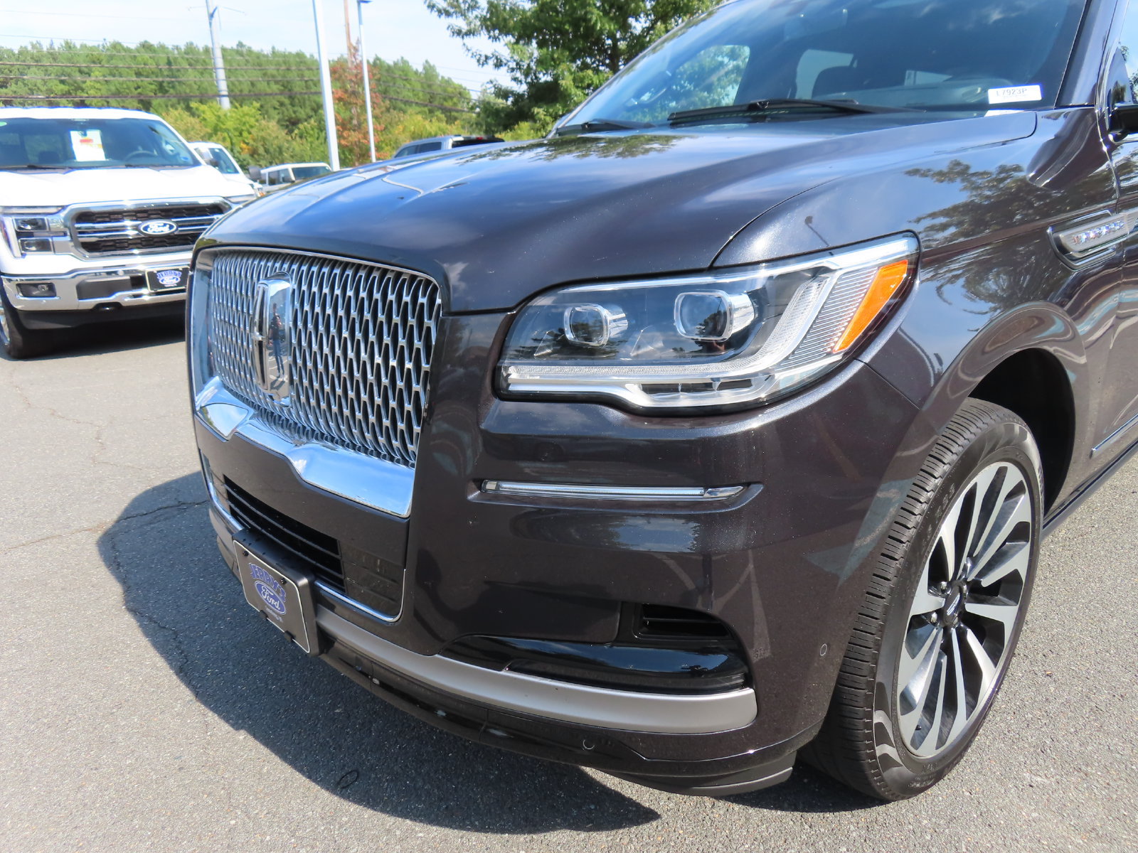 Used 2024 Lincoln Navigator L Reserve AWD/4WD image 9