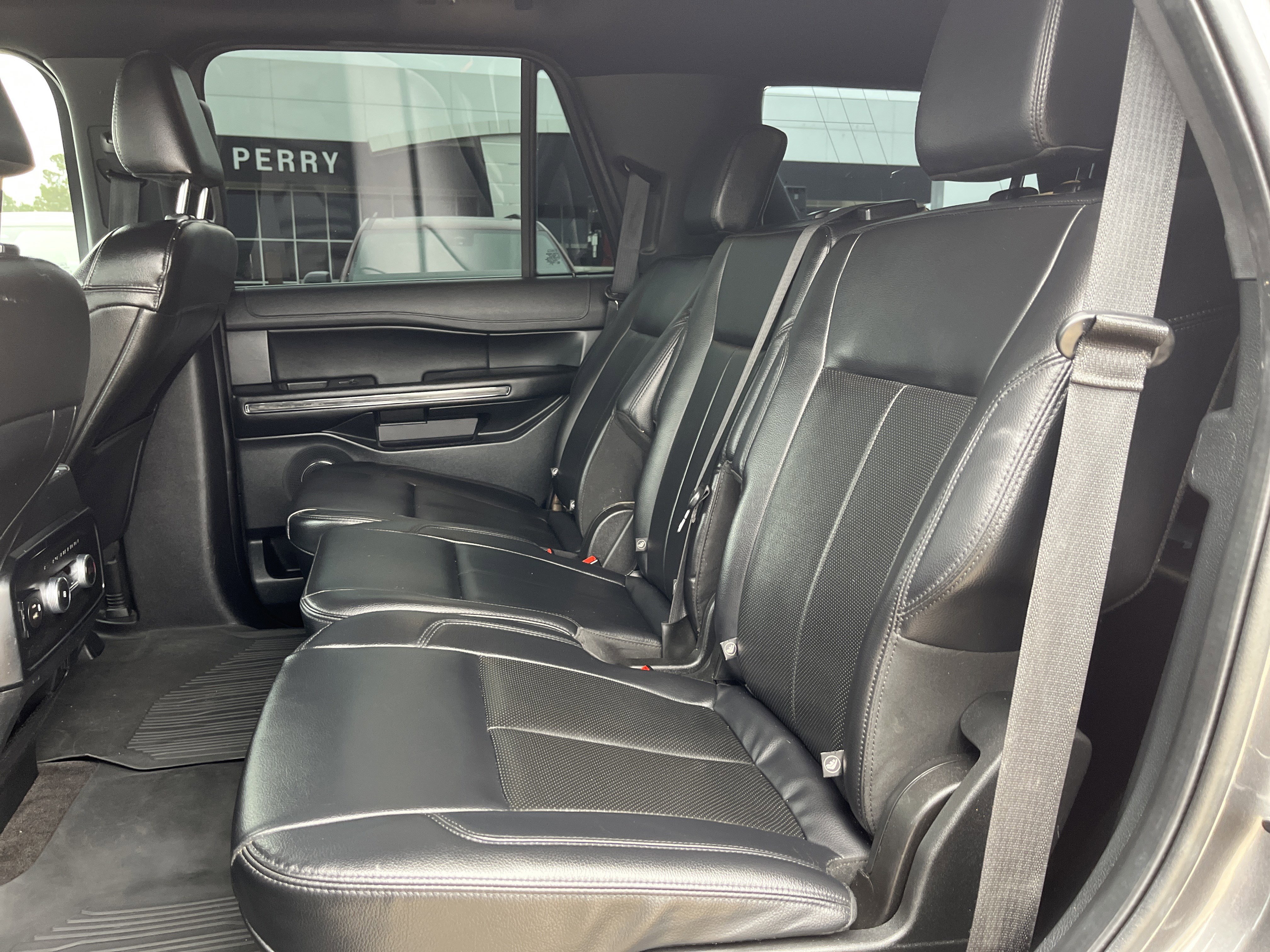 Used 2021 Ford Expedition XLT image 11