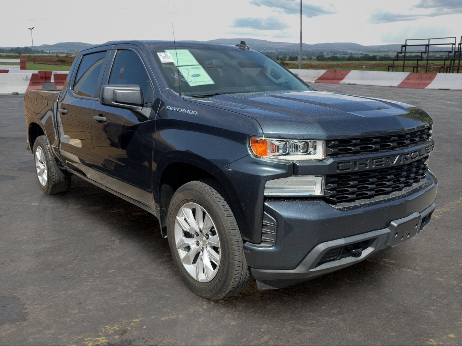 Used 2021 Chevrolet Silverado 1500 Custom RWD image 2
