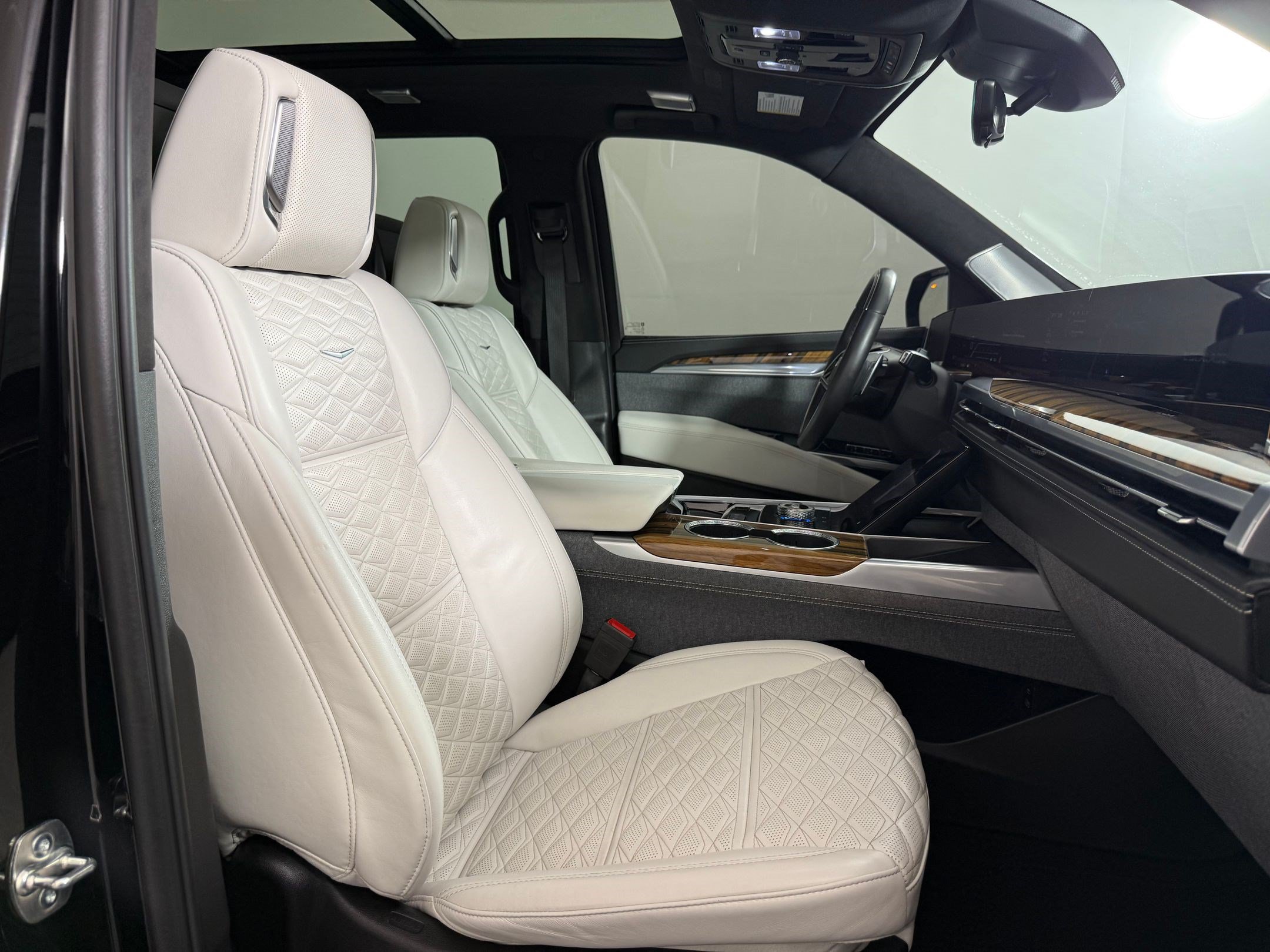 Used 2025 Cadillac Escalade Sport Platinum AWD/4WD image 22