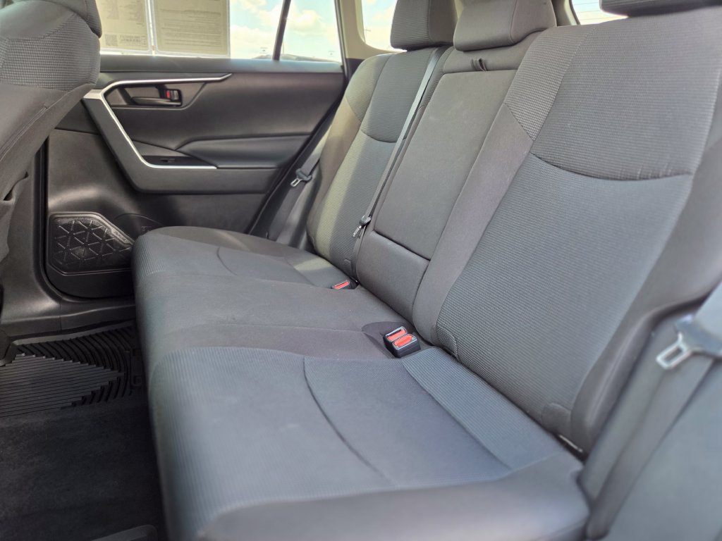 Used 2022 Toyota RAV4 LE FWD image 14