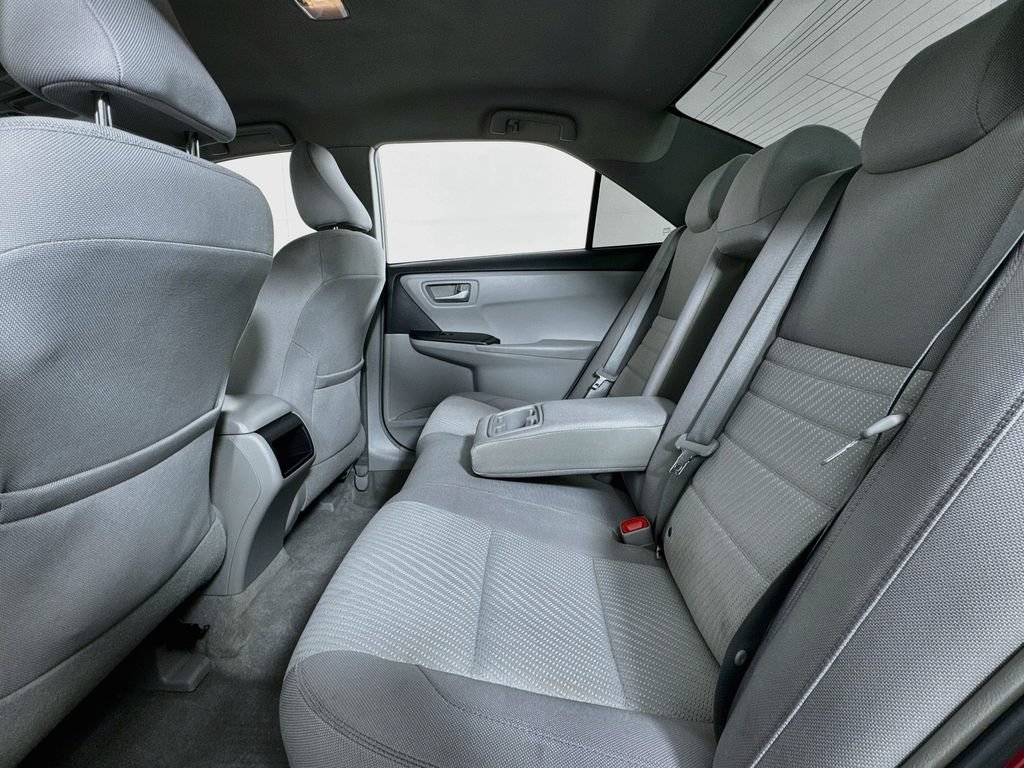 Used 2017 Toyota Camry LE FWD image 9