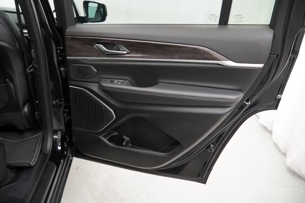 New 2026 Jeep Grand Cherokee L Limited AWD/4WD image 32