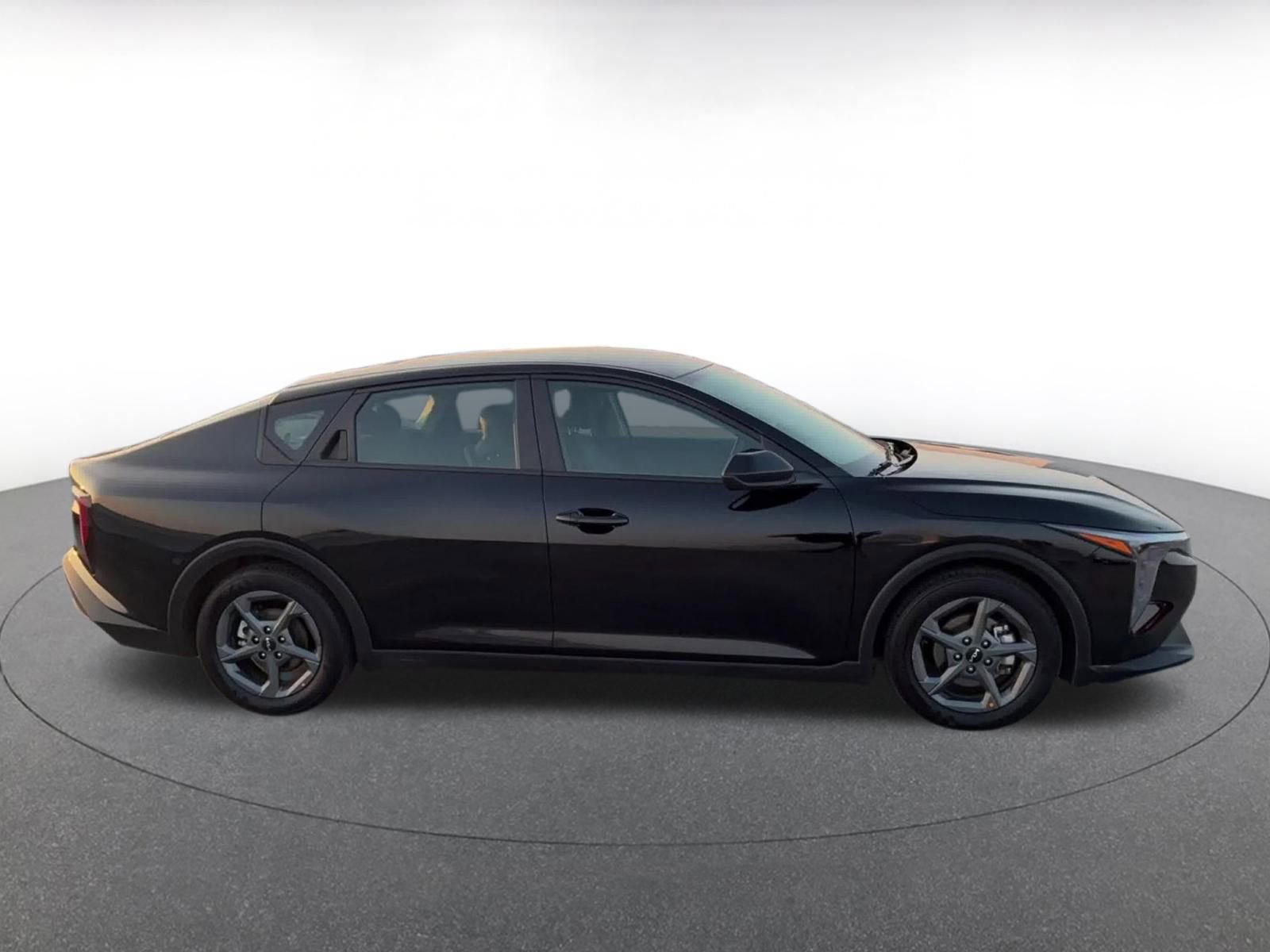 Used 2025 Kia K4 LXS image 16