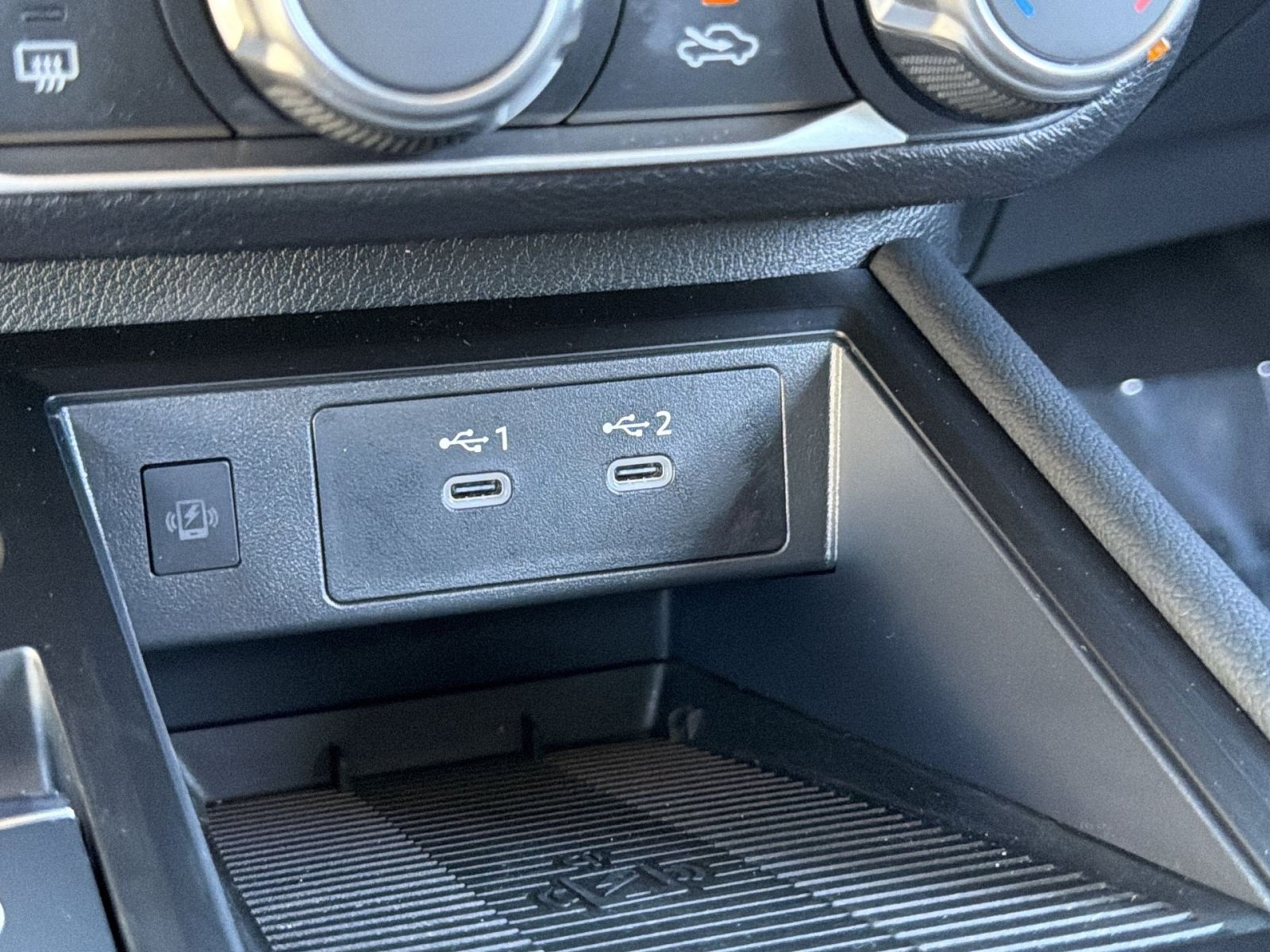 Used 2025 Nissan Kicks SV AWD/4WD image 35
