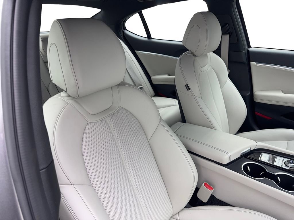 Used 2025 Genesis G70 2.5T image 45