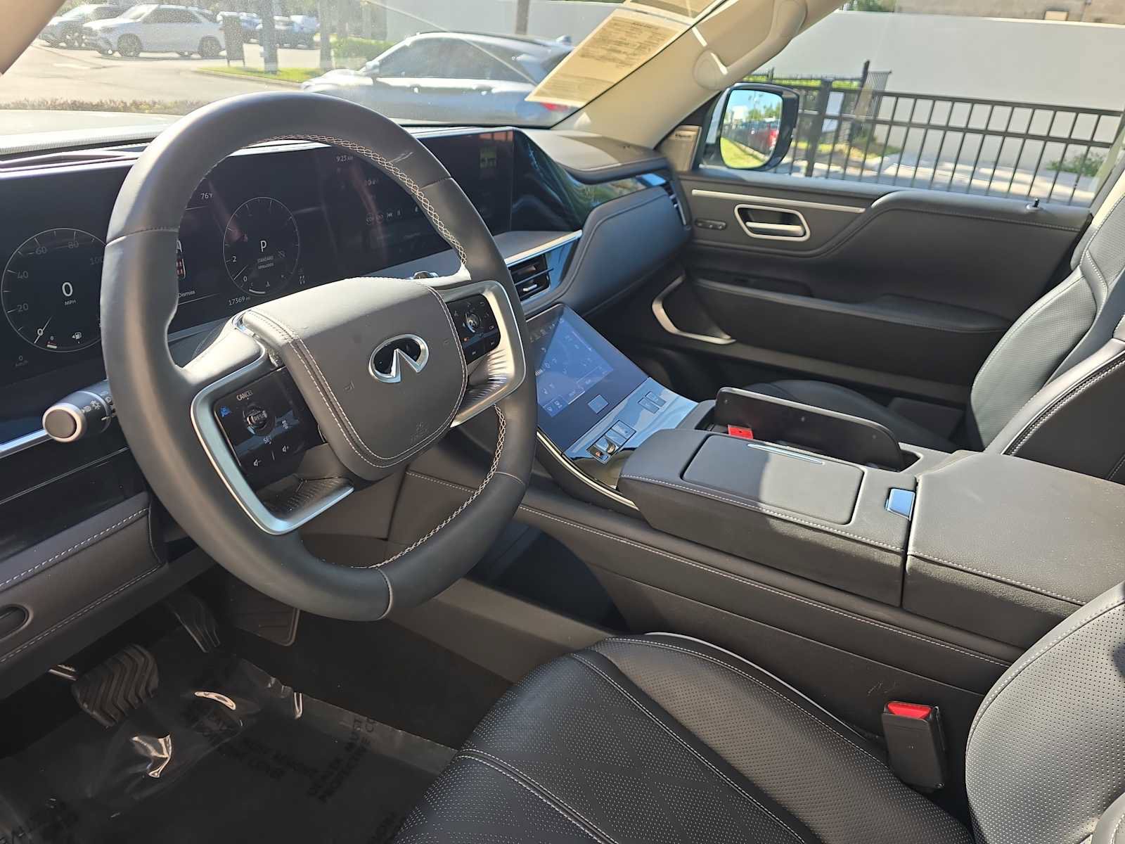 Certified 2025 INFINITI QX80 Sensory image 17