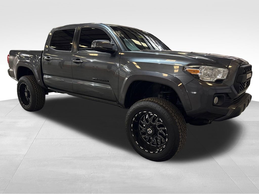 Used 2021 Toyota Tacoma SR5 w/ Technology Package image 7