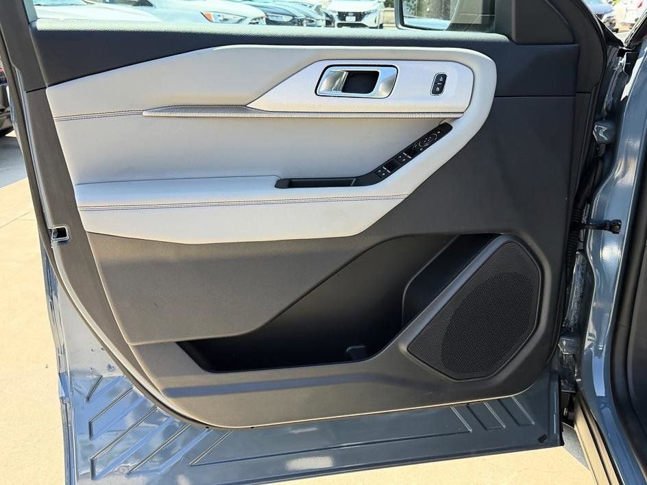 Used 2025 Ford Explorer Active w/ Active Comfort Package image 22