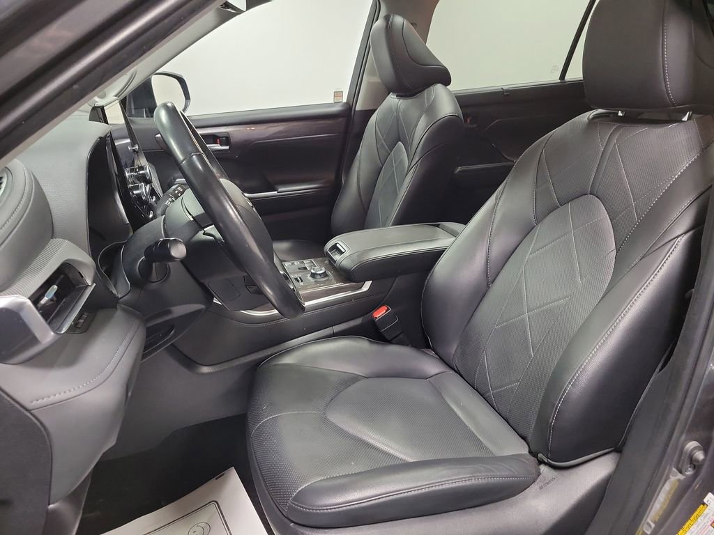 Used 2023 Toyota Highlander Platinum image 13