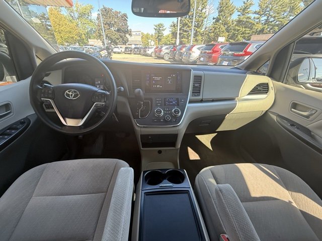 Used 2017 Toyota Sienna LE image 13