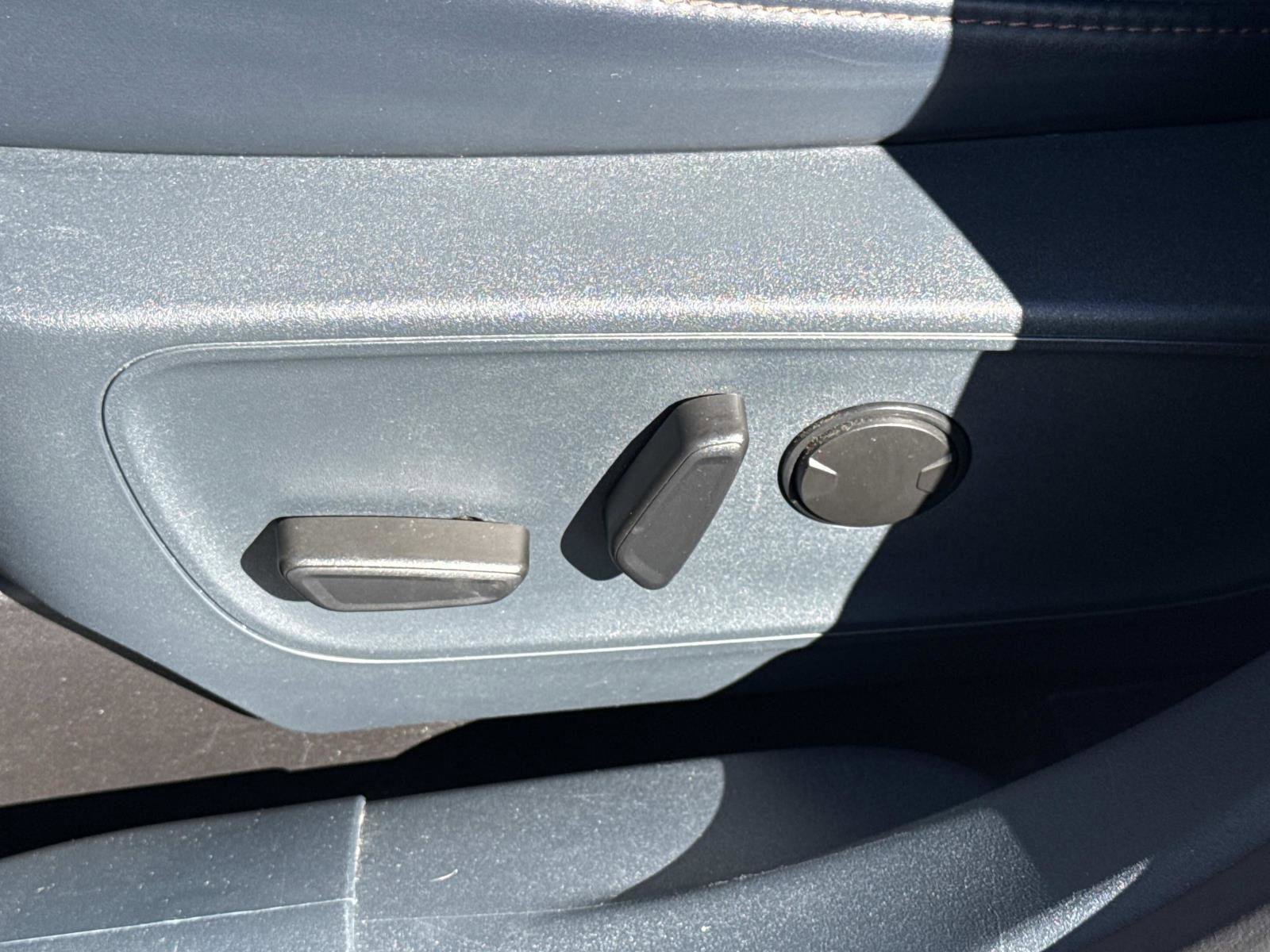 Used 2022 Ford Maverick Lariat image 16