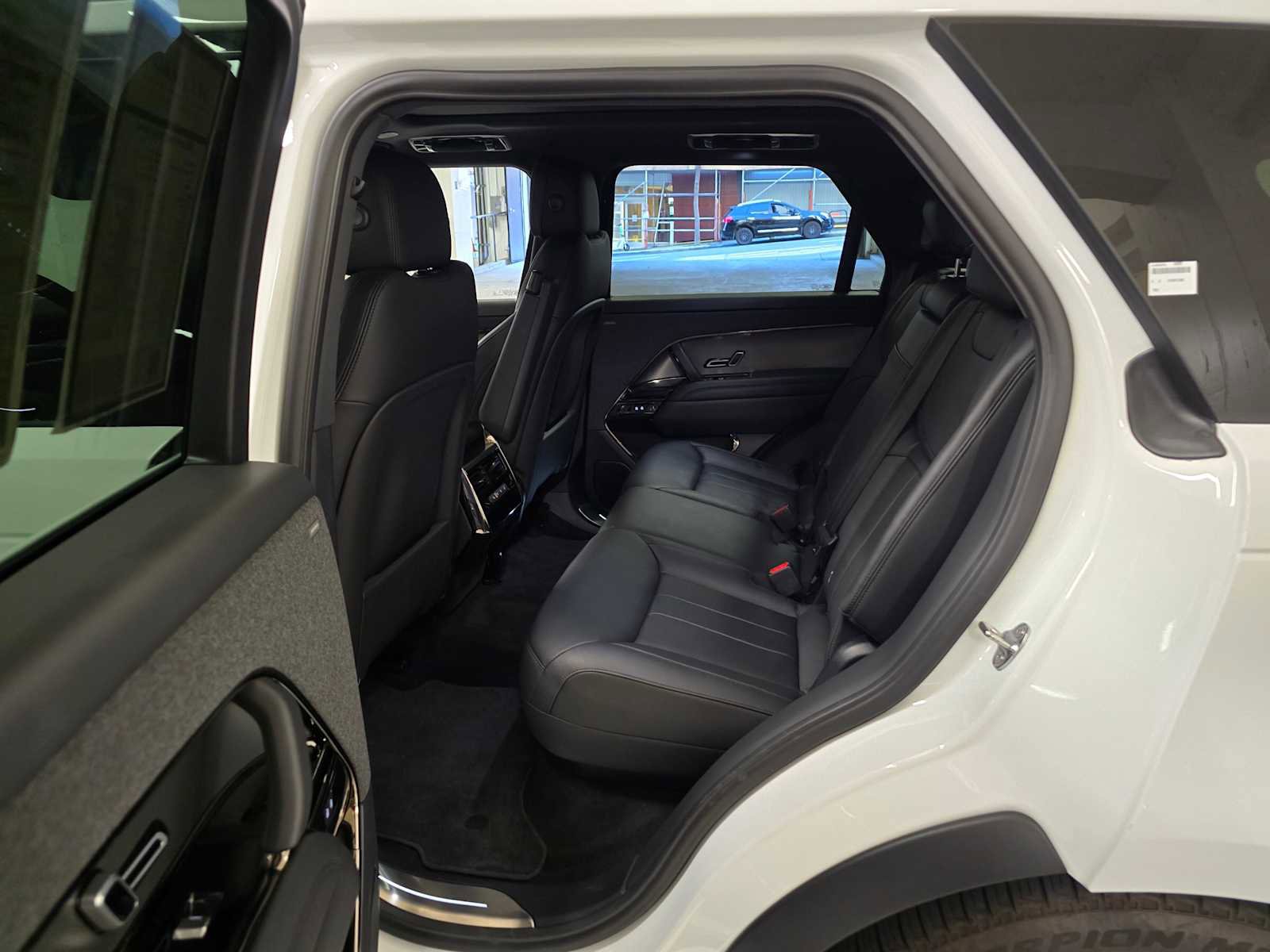 Used 2025 Land Rover Range Rover Sport image 19