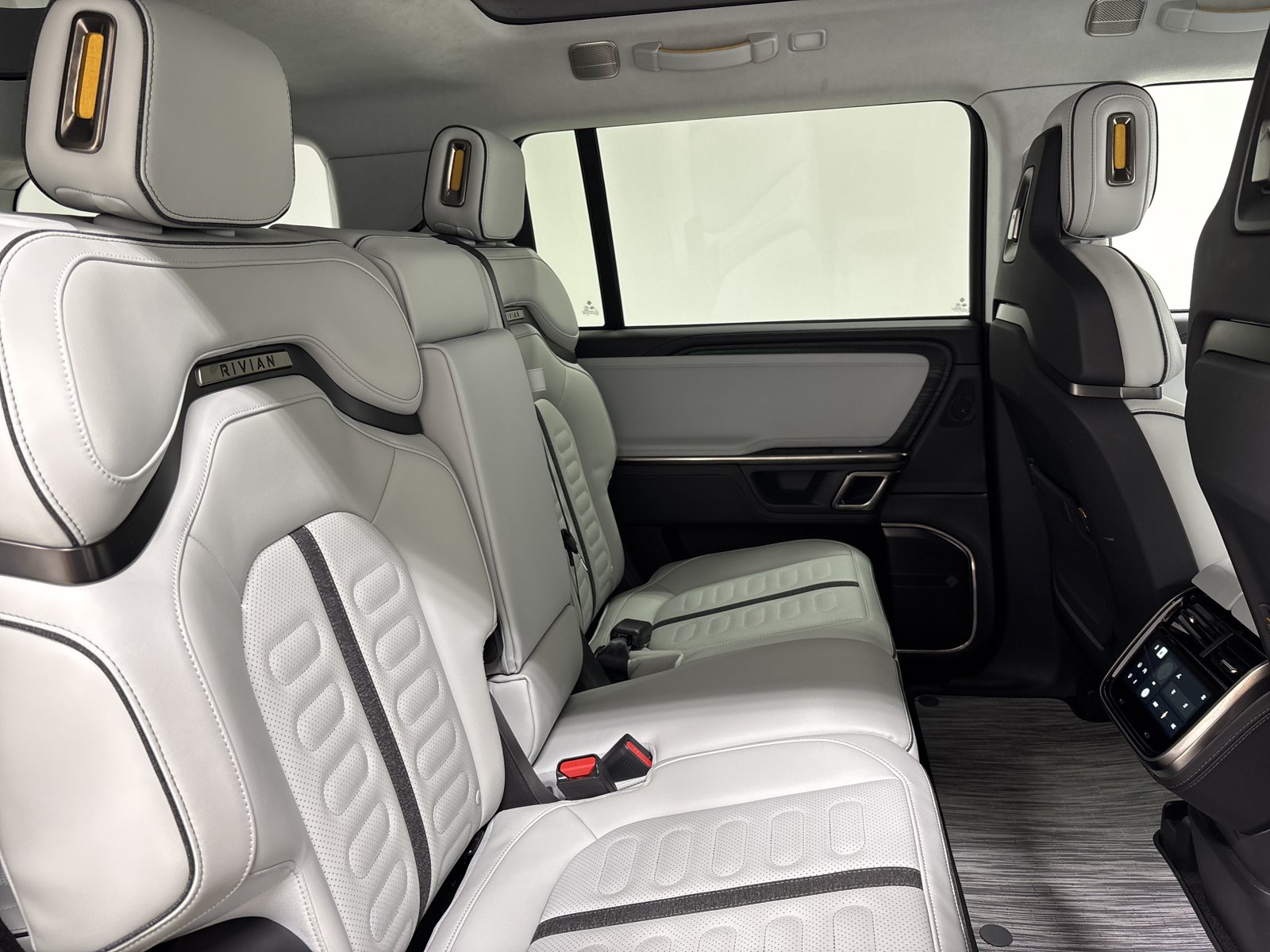 Used 2024 Rivian R1S Adventure AWD/4WD image 23
