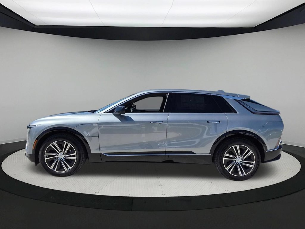 New 2026 Cadillac Lyriq Luxury AWD/4WD image 2