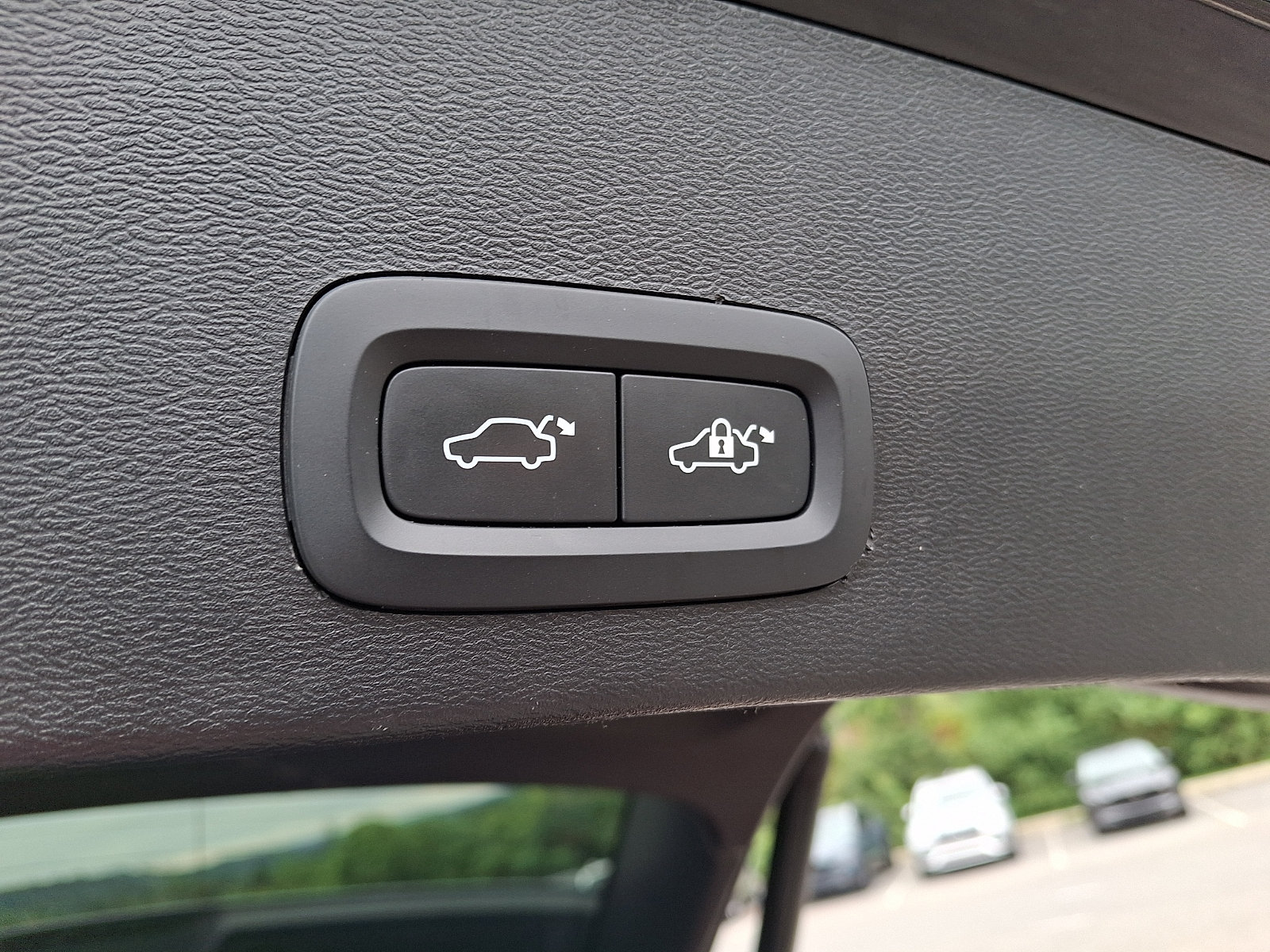Certified 2023 Volvo XC40 B5 Plus w/ Climate Package AWD/4WD image 28