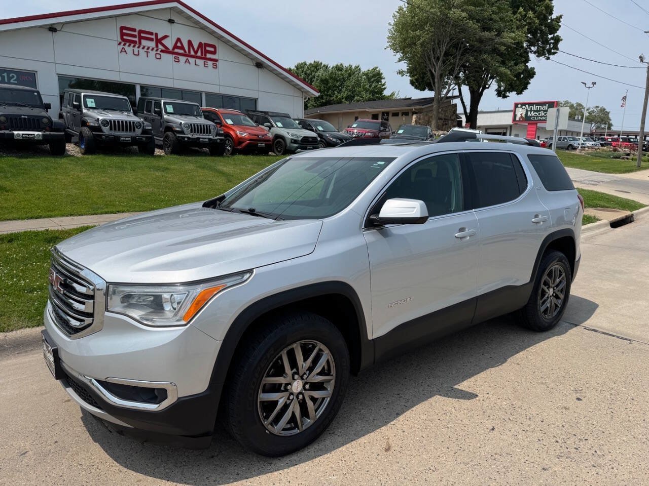 Used 2017 GMC Acadia SLT AWD/4WD image 1
