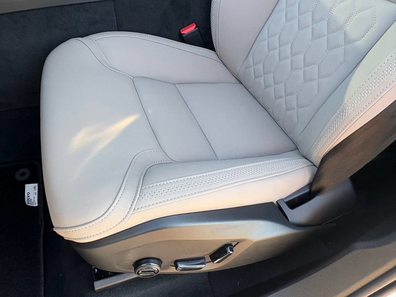 New 2026 Volvo XC60 T8 Plus w/ Protection Package Premier AWD/4WD image 19