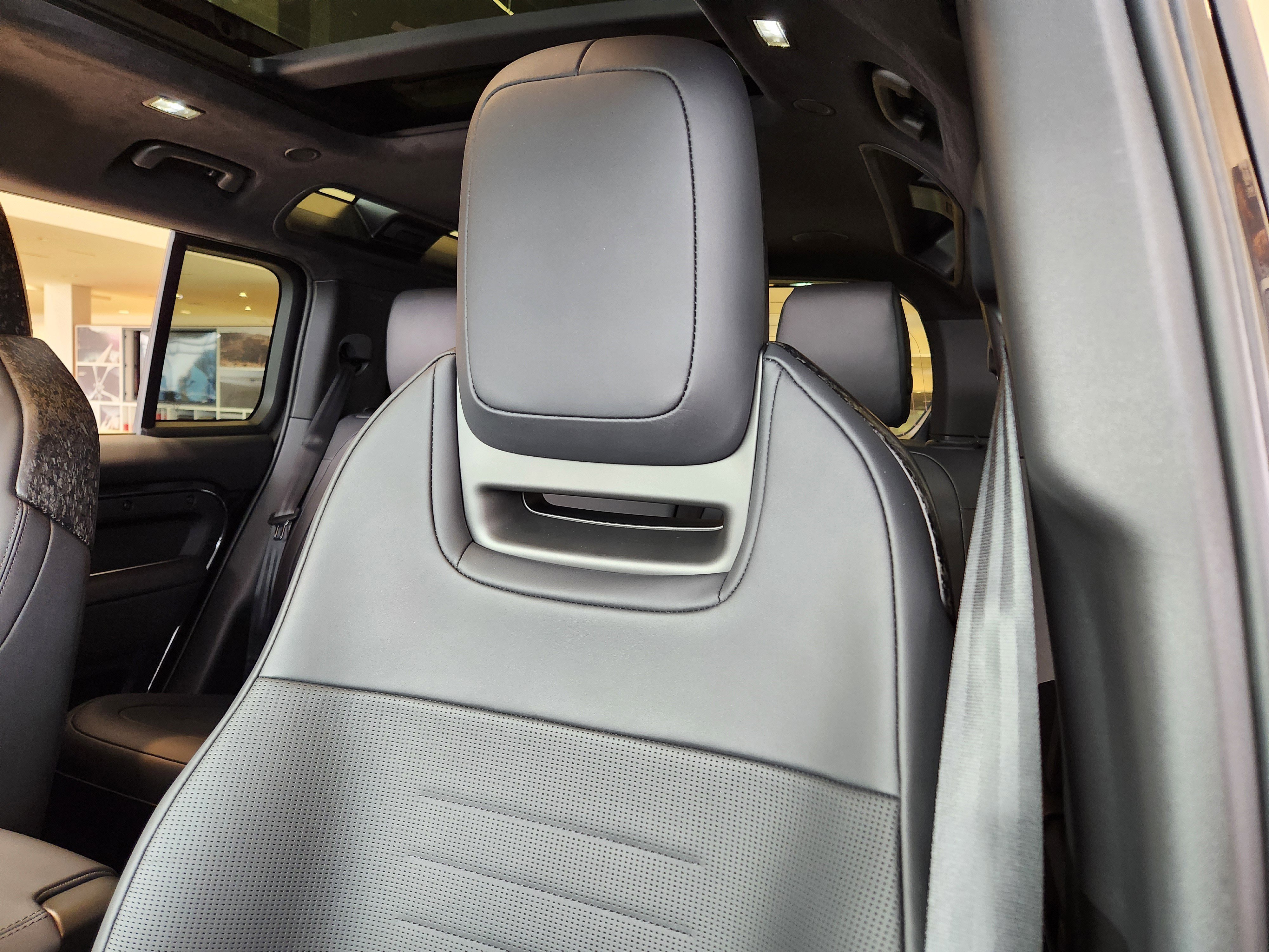 Used 2025 Land Rover Defender 110 AWD/4WD image 9