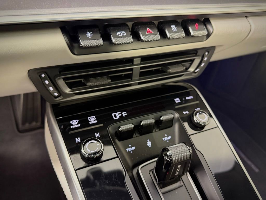 Certified 2023 Porsche 911 Carrera image 25