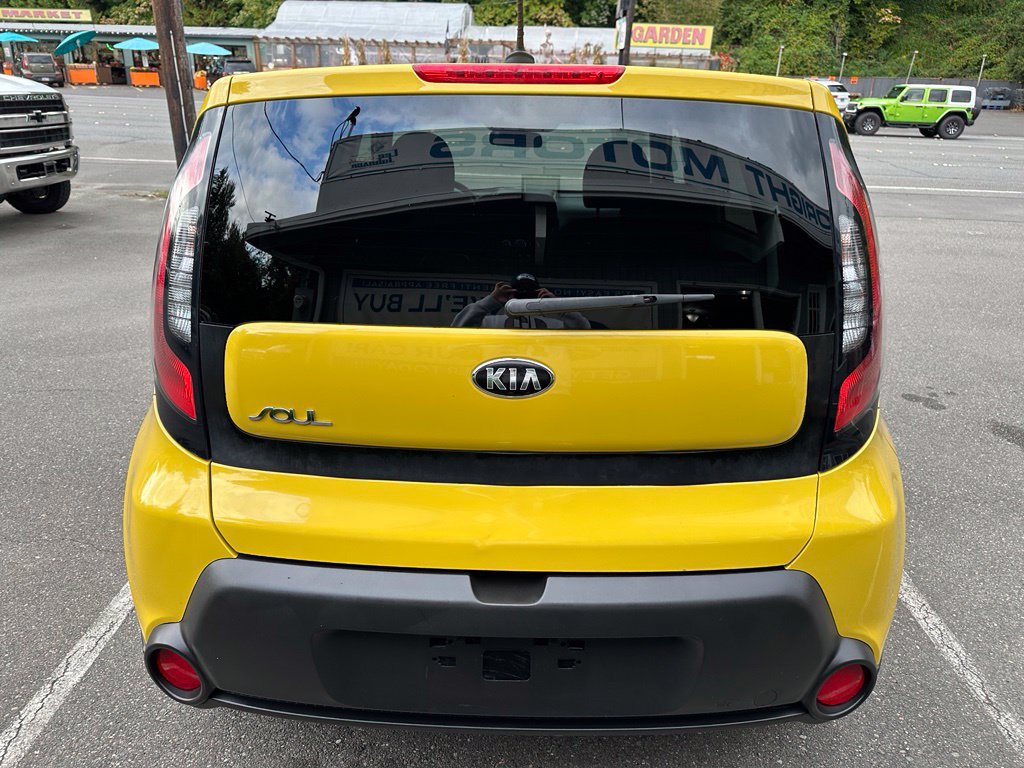 Used 2015 Kia Soul + FWD image 6