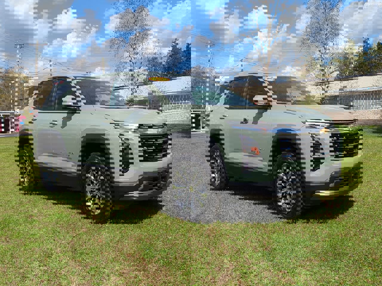 Used 2025 Chevrolet Equinox LT image 2