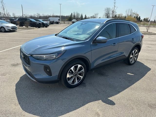 Used 2025 Ford Escape Platinum AWD/4WD image 2