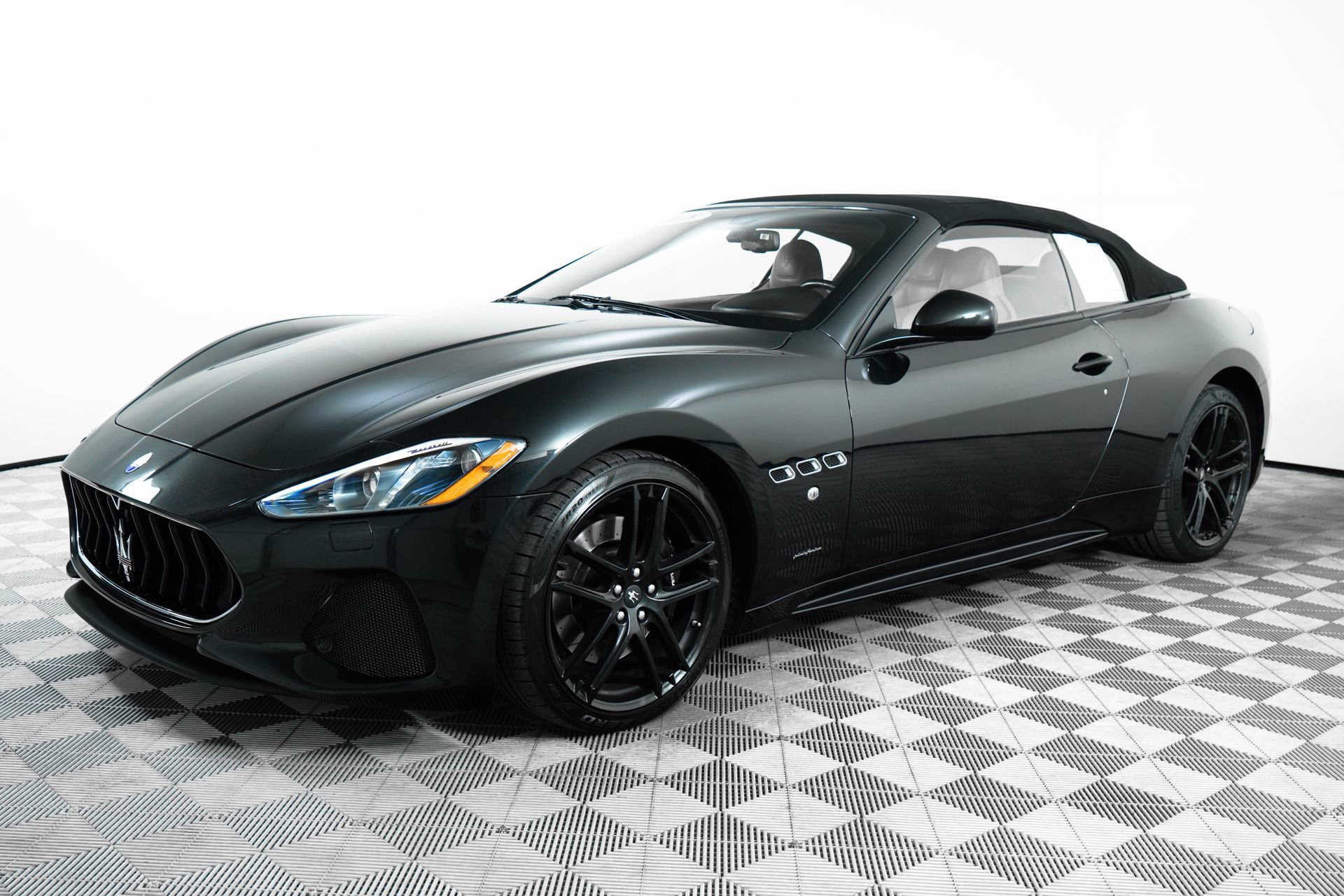 Used 2018 Maserati GranTurismo Sport image 4