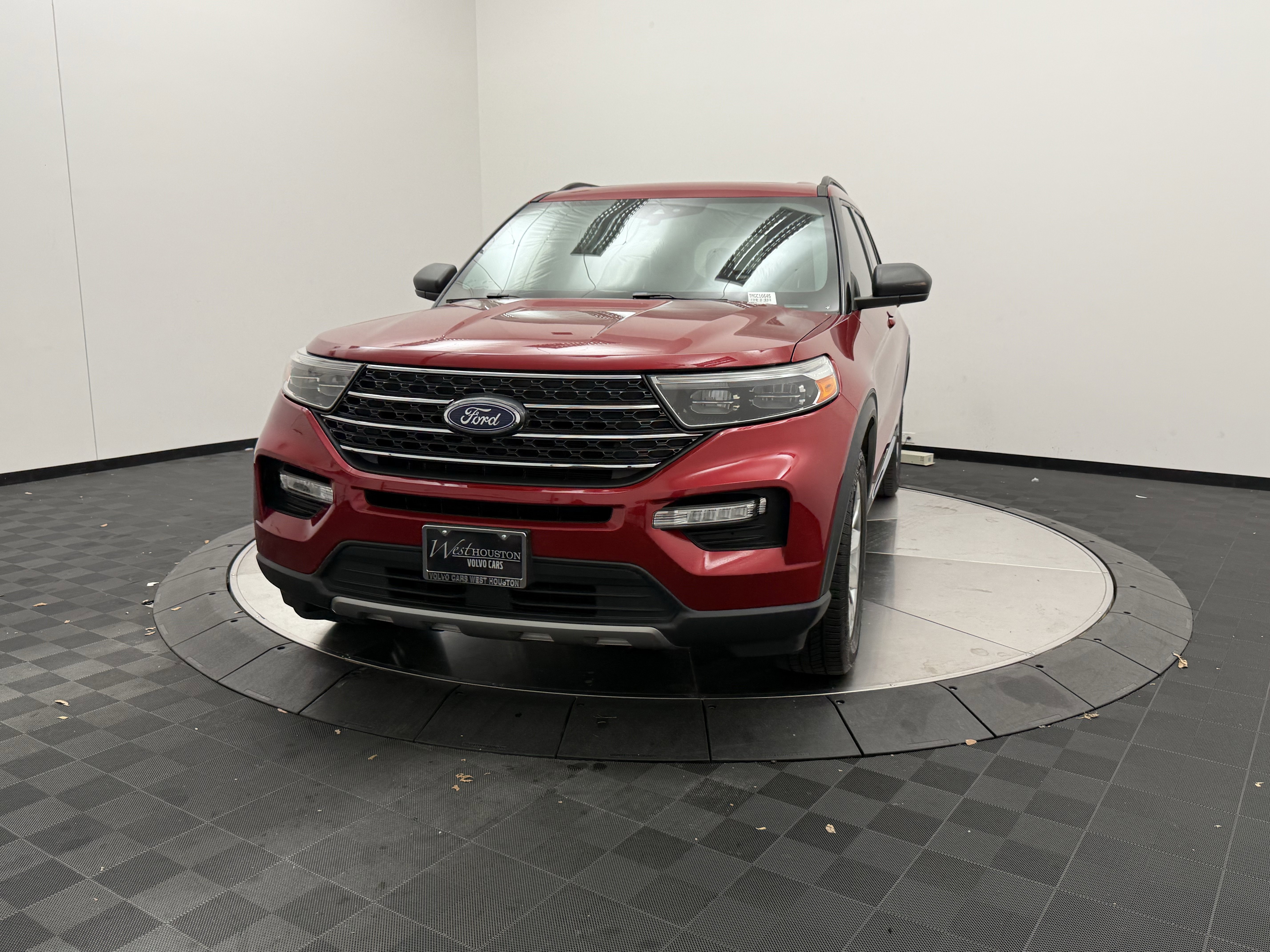 Used 2021 Ford Explorer XLT w/ Equipment Group 202A image 3