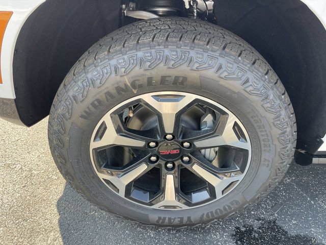 New 2026 GMC Yukon XL AT4 w/ AT4 Premium Plus Package AWD/4WD image 10