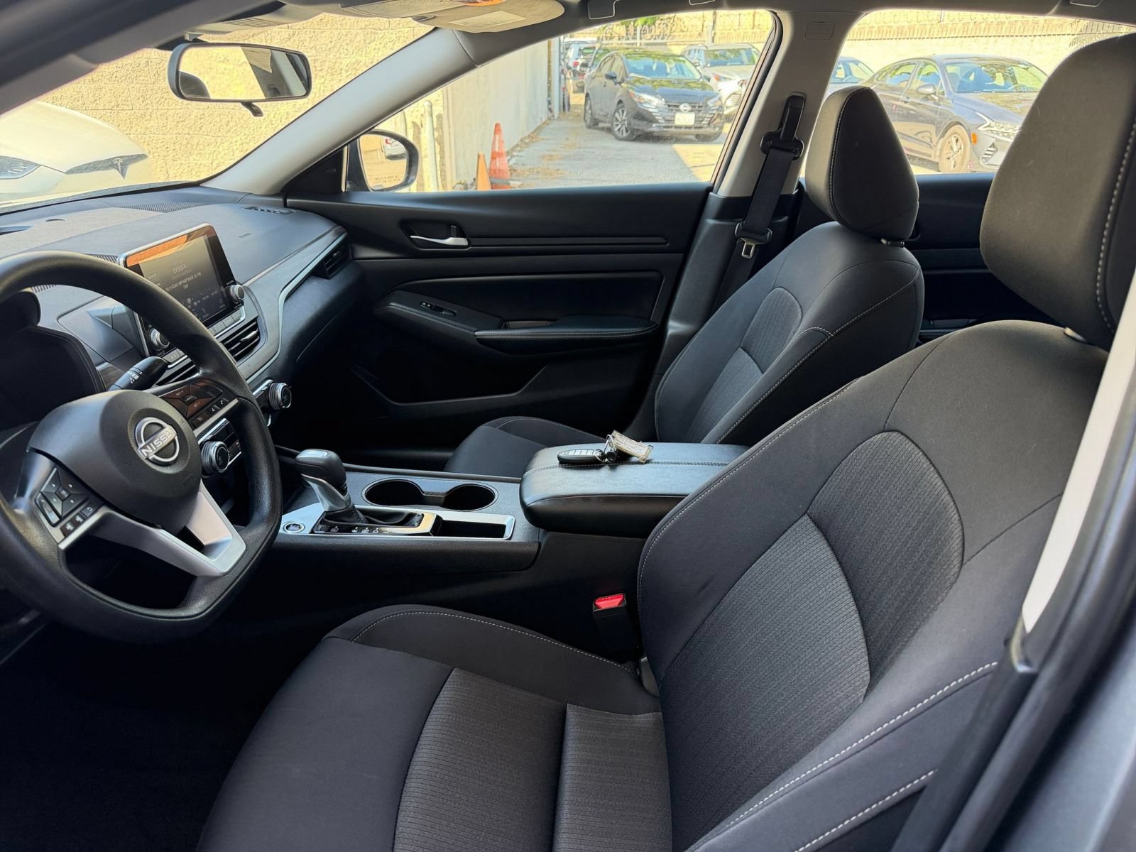 Used 2025 Nissan Altima 2.5 SV FWD image 26