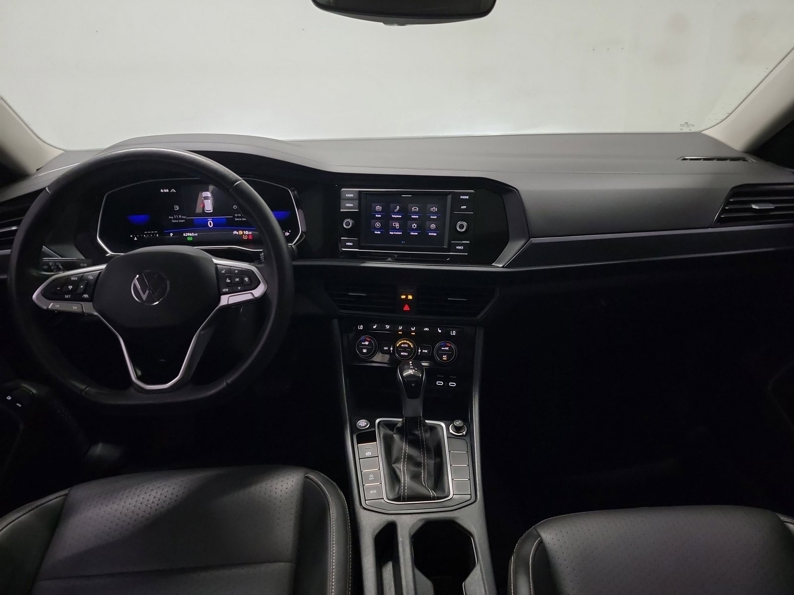 Used 2024 Volkswagen Jetta SE FWD image 15