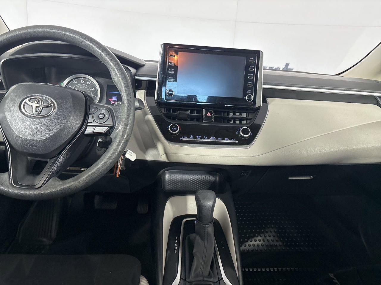 Used 2020 Toyota Corolla LE FWD image 20
