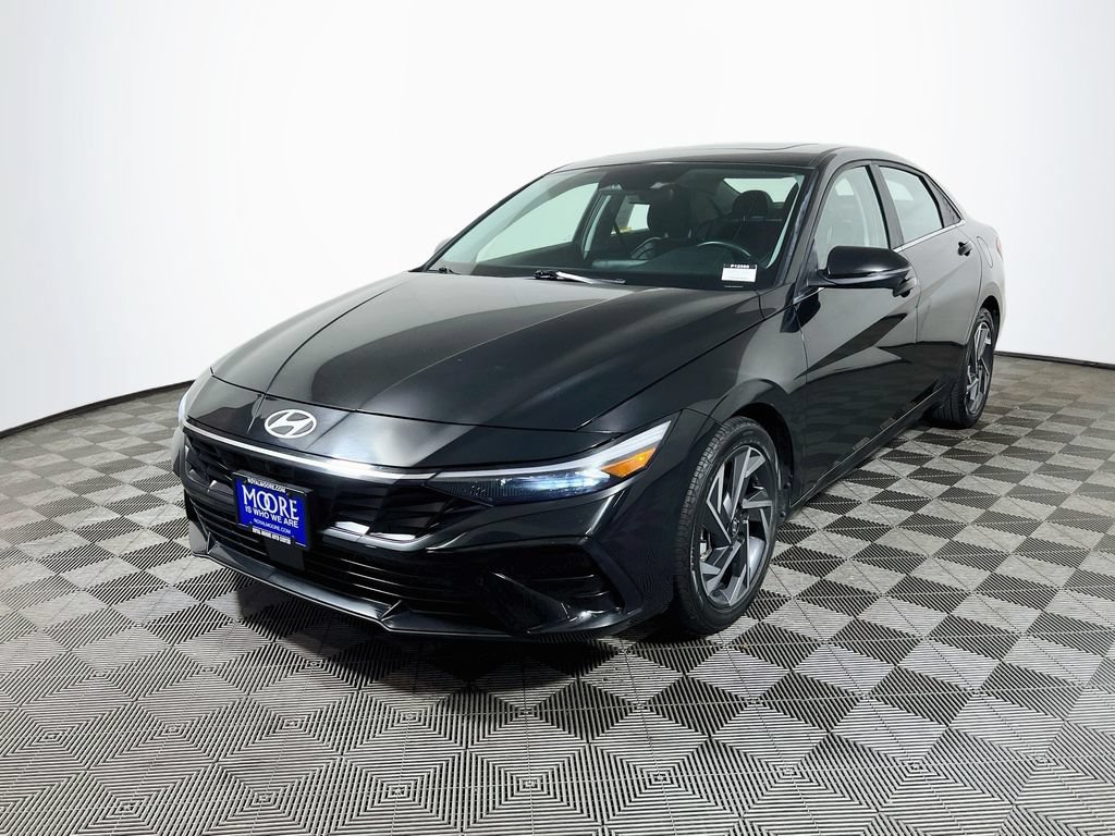 Used 2024 Hyundai Elantra Limited FWD image 3