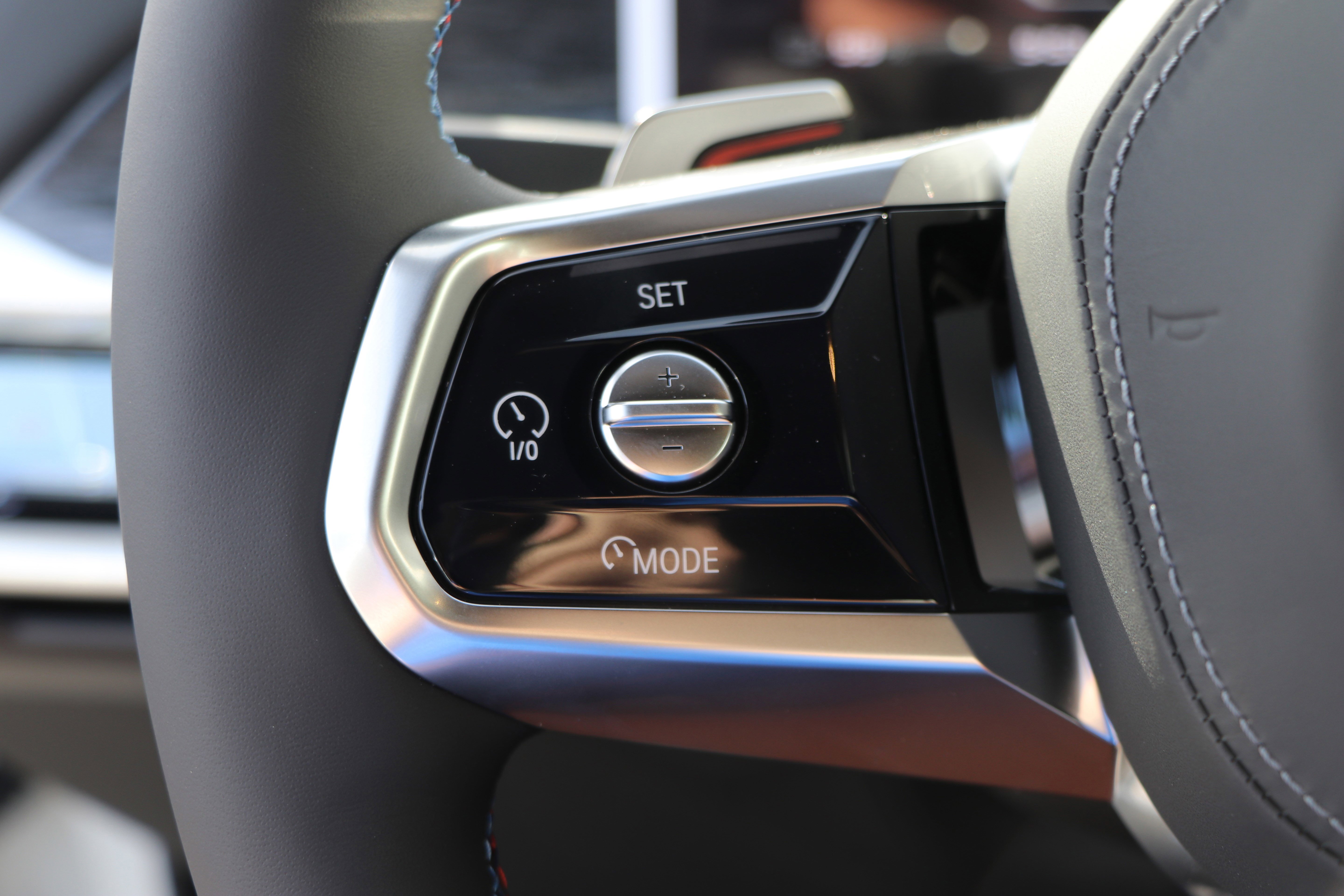 Certified 2025 BMW i7 M70 w/ Executive Package AWD/4WD image 18