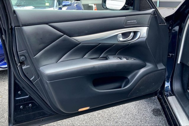 Used 2018 INFINITI Q70 Luxe AWD/4WD image 23