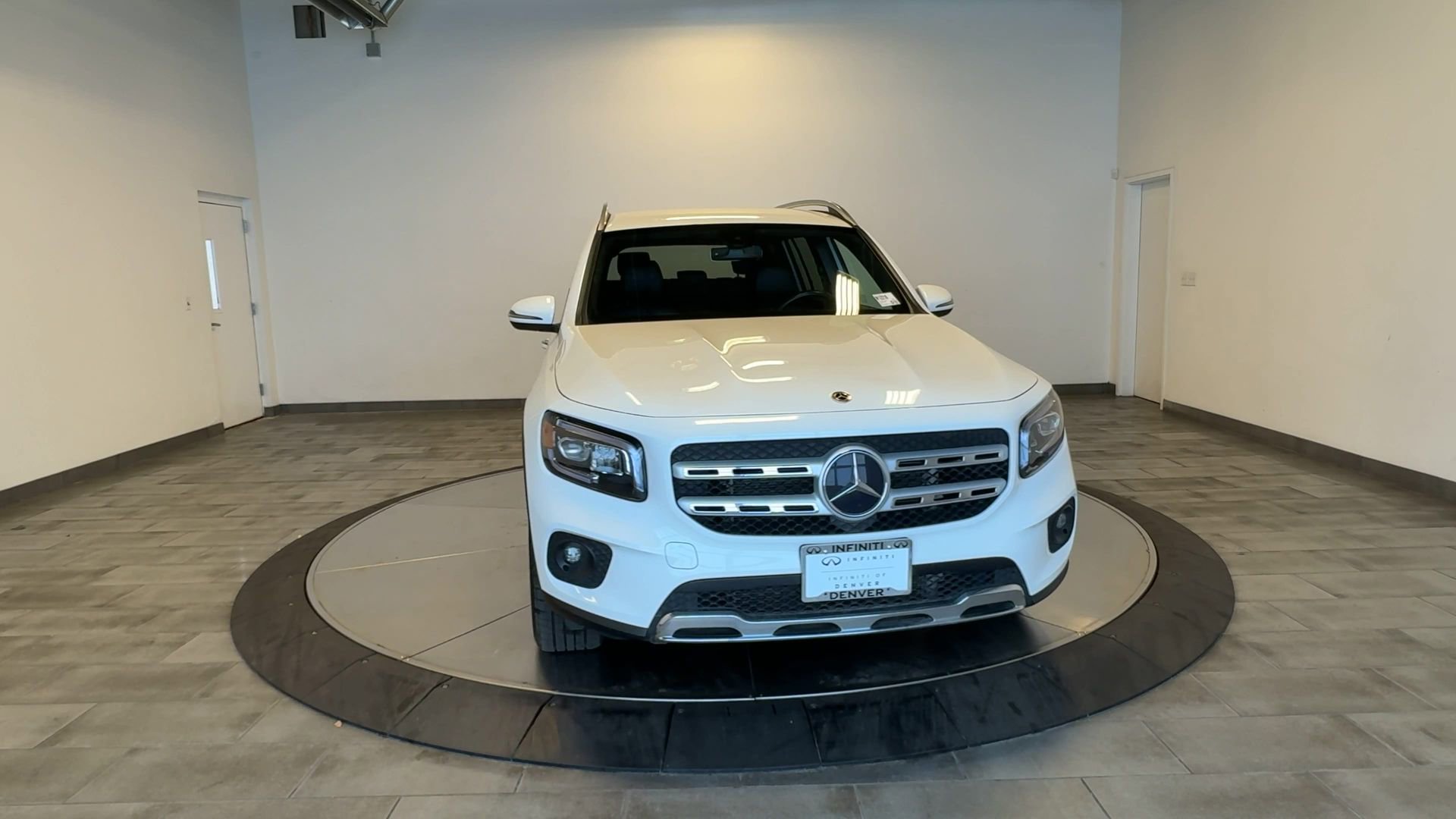 Used 2023 Mercedes-Benz GLB 250 4MATIC image 3