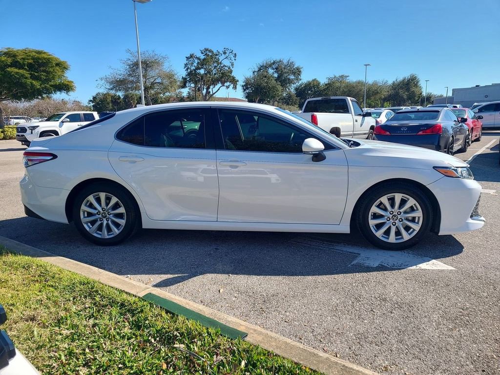 Used 2019 Toyota Camry LE image 10