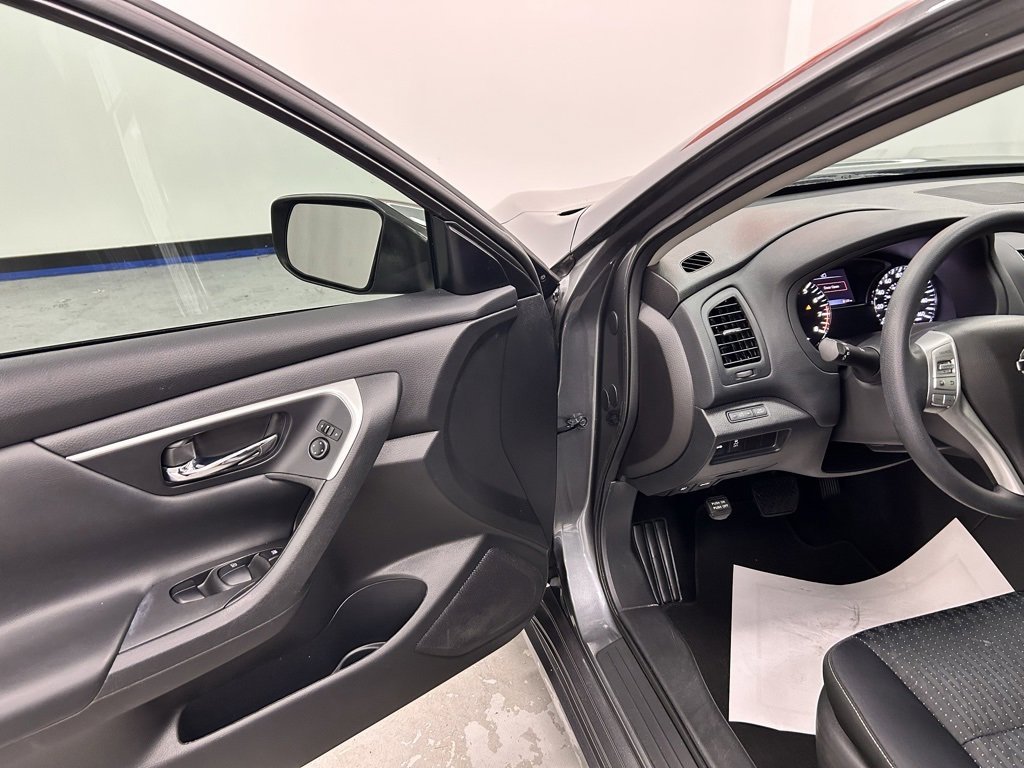 Used 2016 Nissan Altima 2.5 S w/ Power Driver Seat Package image 10