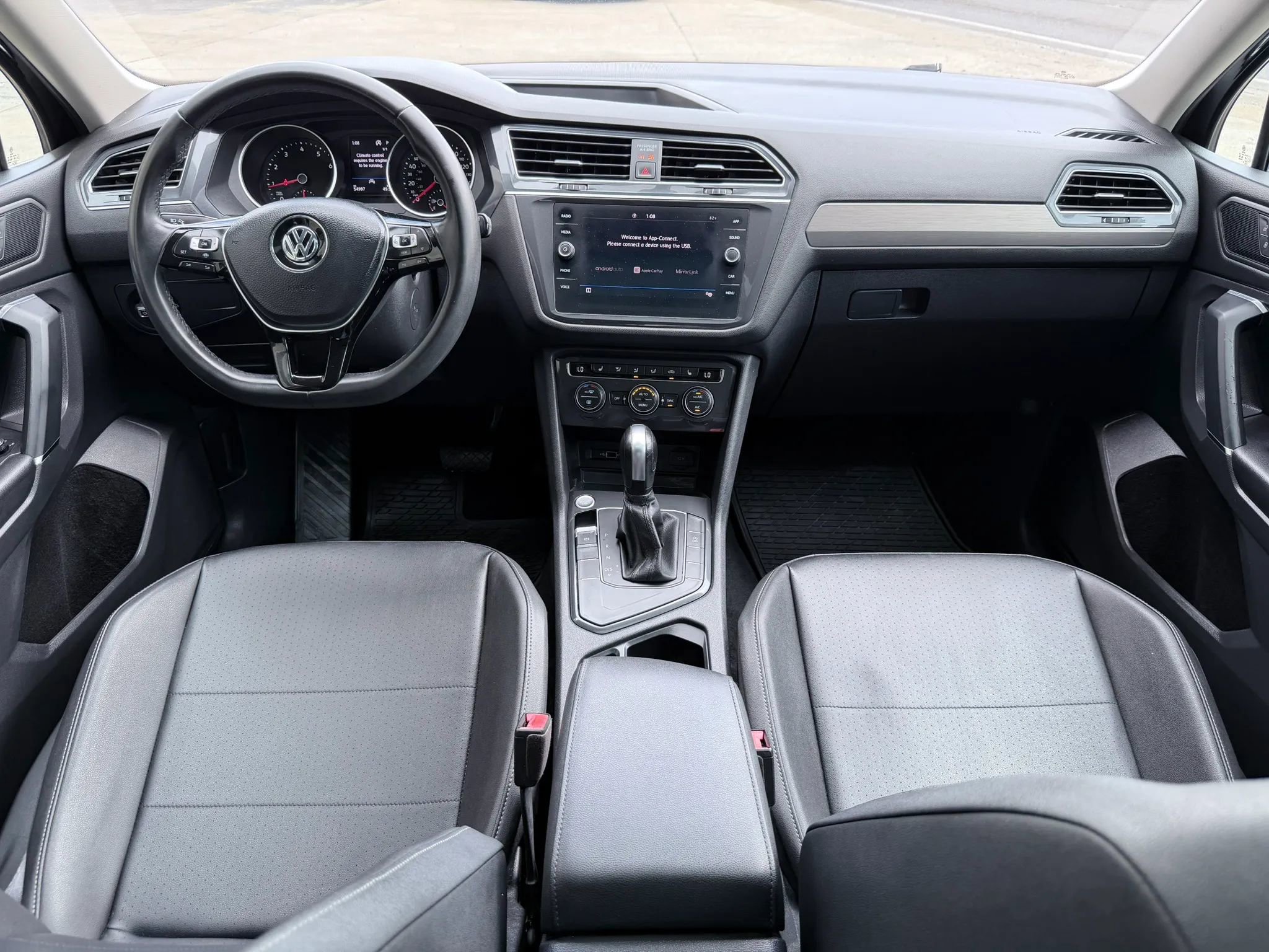 Used 2020 Volkswagen Tiguan SE w/ Panoramic Sunroof Package FWD image 11