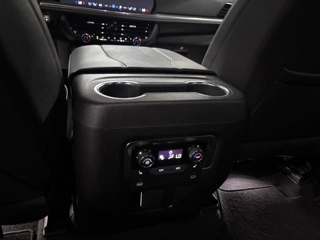 Used 2025 Chevrolet Suburban Premier AWD/4WD image 36