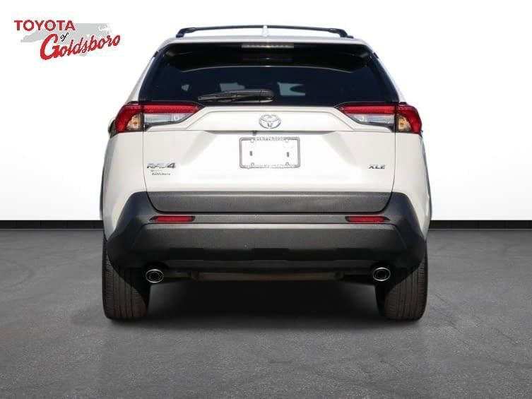 Used 2022 Toyota RAV4 XLE Premium image 7
